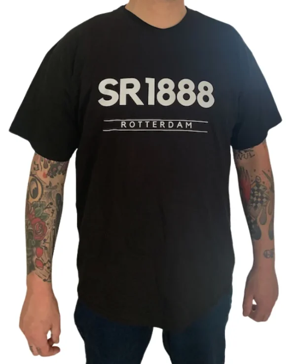 Model in SR1888 New Line Zwart Rotterdam shirt